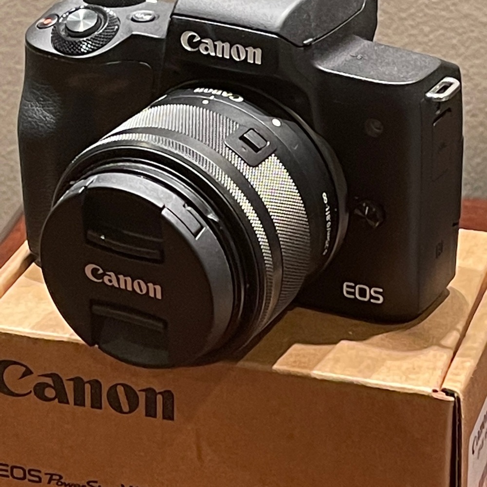 CANNON EOS M-50 w/ 15-45mm Lens & 64GB SD